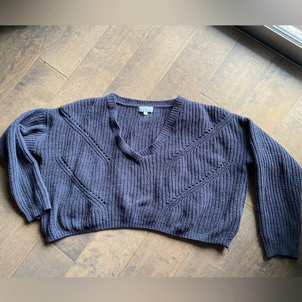 Medium gray cropped knit sweater